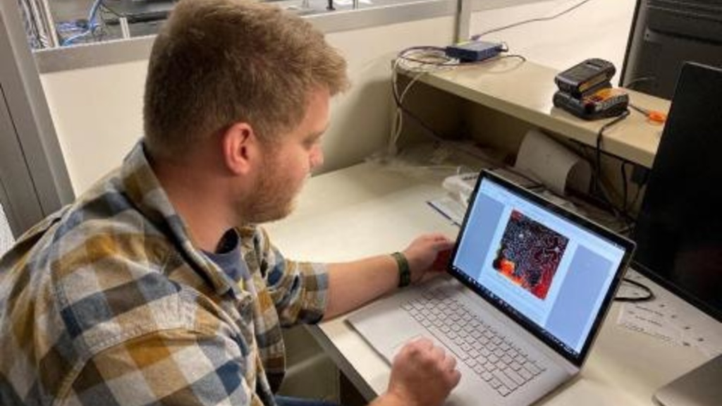 Dustin Swarm Examining a Kohonen Map